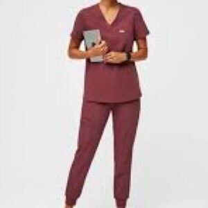 FIGS Scrub Set -🍒 DARK CHERRY  (Size M) - Great Condition